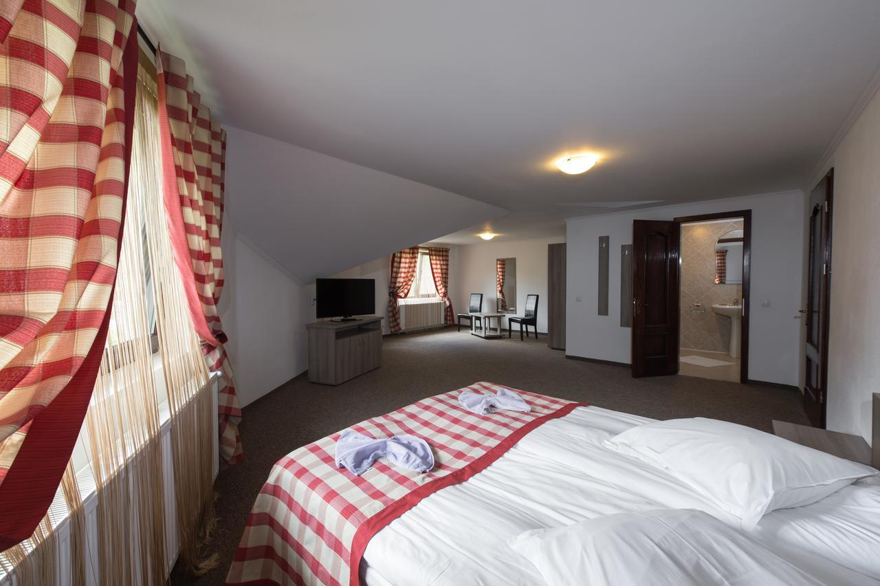 Complex Craiasa Muntilor Moieciu Hotell Moeciu De Sus Exteriör bild